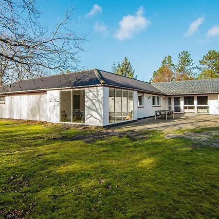 18 Person In Romo-by Traum